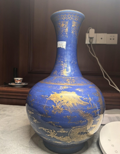 古玩陶瓷霽藍(lán)釉描金龍鳳紋賞瓶真品鑒賞圖
