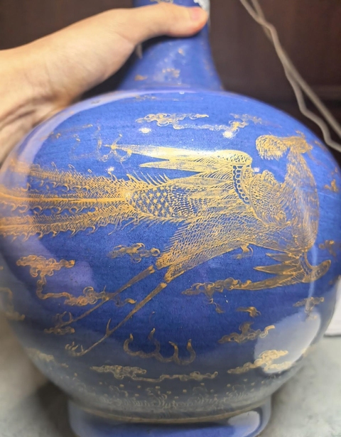 古玩陶瓷霽藍(lán)釉描金龍鳳紋賞瓶真品鑒賞圖