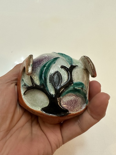 古玩陶瓷福壽型珊瑚紅釉描金粉彩水盂真品鑒賞圖