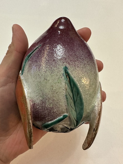 古玩陶瓷福壽型珊瑚紅釉描金粉彩水盂真品鑒賞圖