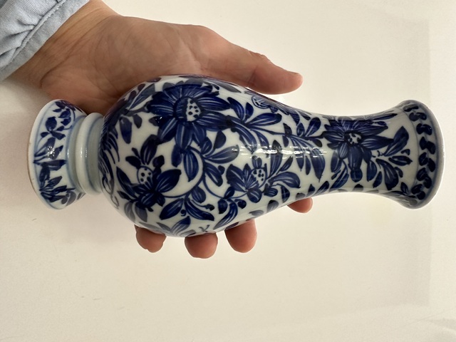 古玩陶瓷康熙青花瓶真品鑒賞圖