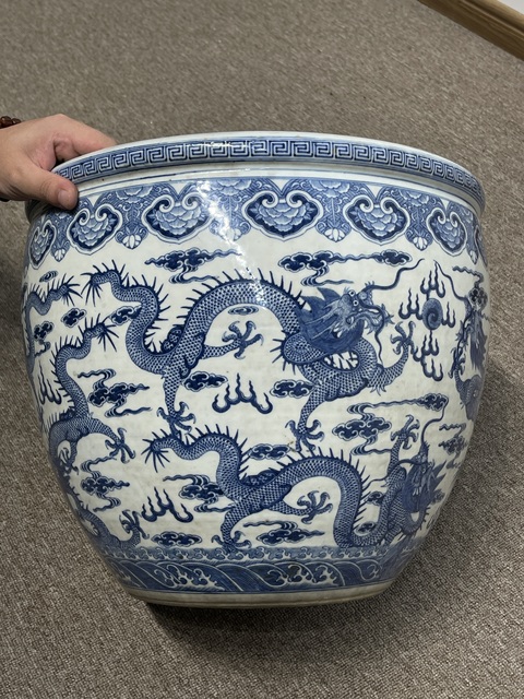 古玩陶瓷青花九龍紋卷缸真品鑒賞圖