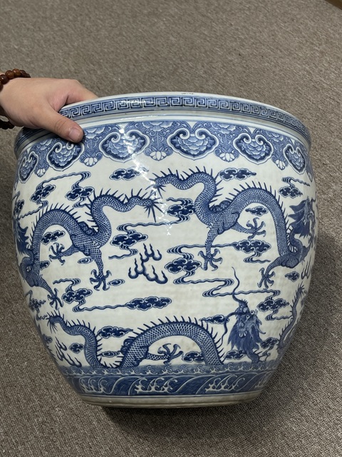 古玩陶瓷青花九龍紋卷缸真品鑒賞圖