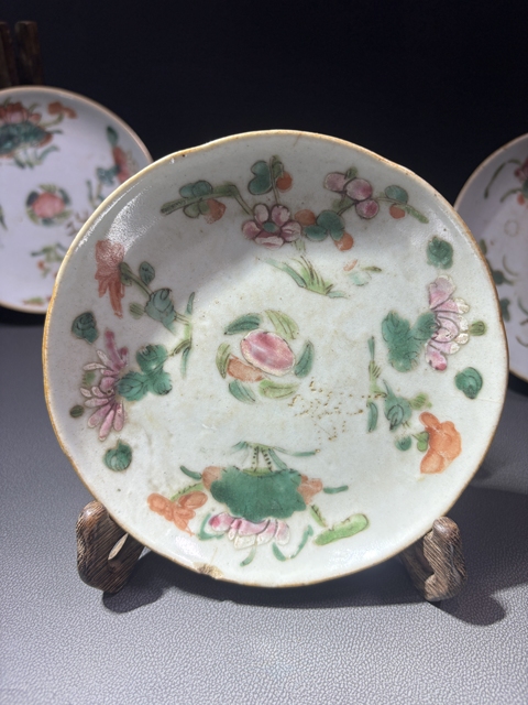 古玩陶瓷粉彩四季花卉紋盤真品鑒賞圖