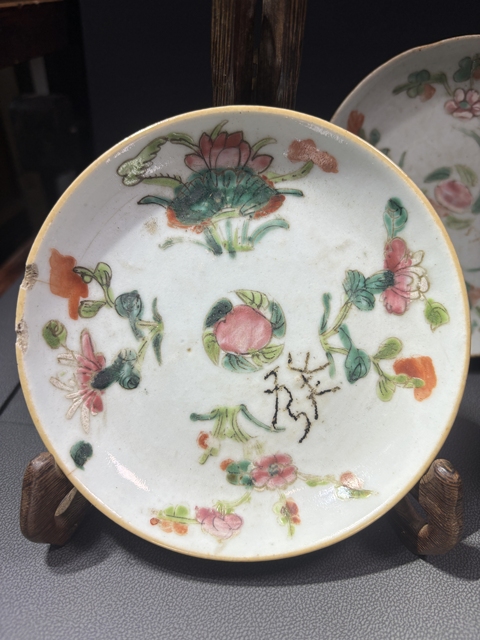 古玩陶瓷粉彩四季花卉紋盤真品鑒賞圖