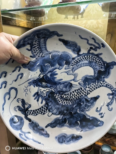 古玩陶瓷清乾隆 青花過墻龍紋盤真品鑒賞圖