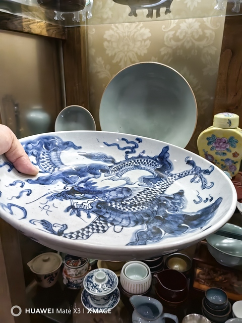 古玩陶瓷清乾隆 青花過墻龍紋盤真品鑒賞圖