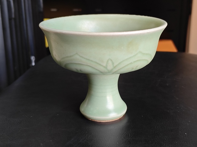古玩玉器龍泉窯高足杯真品鑒賞圖