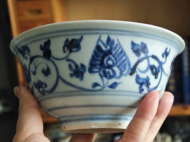 古玩陶瓷青花纏枝花福紋碗真品鑒賞圖