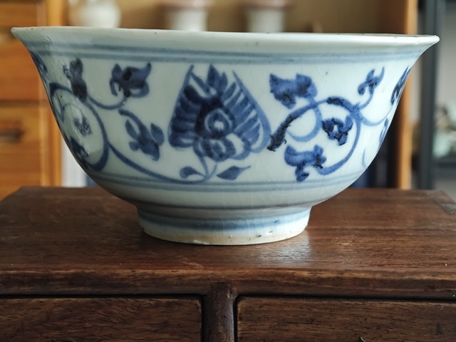 古玩陶瓷青花纏枝花福紋碗真品鑒賞圖