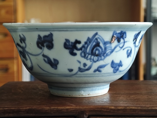 古玩陶瓷青花纏枝花福紋碗真品鑒賞圖