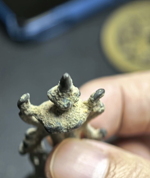 古玩銅器板凳佛真品鑒賞圖