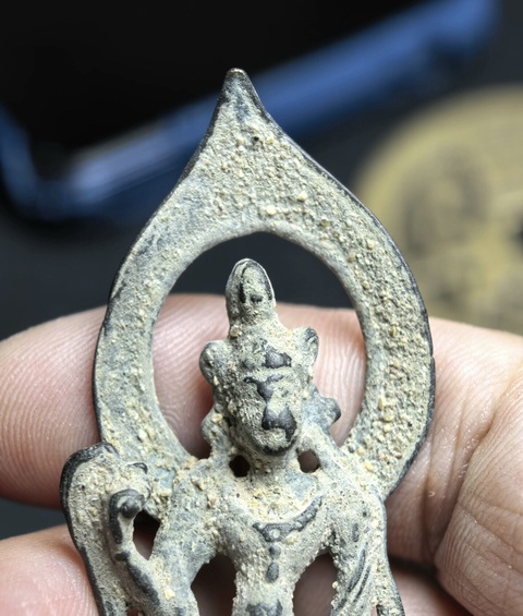 古玩銅器板凳佛真品鑒賞圖