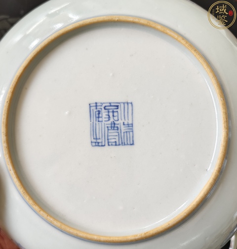 古玩陶瓷瓜蝶連綿囍字紋青花盤真品鑒賞圖