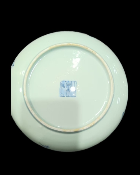 古玩陶瓷瓜蝶連綿囍字紋青花盤真品鑒賞圖