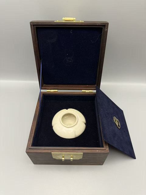 古玩陶瓷唐邢窯三足貴水盂真品鑒賞圖