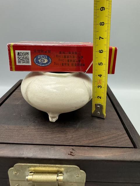 古玩陶瓷唐邢窯三足貴水盂真品鑒賞圖