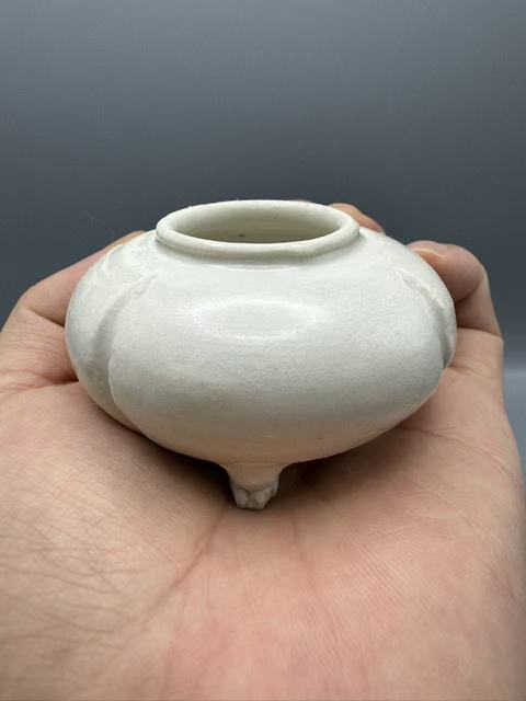 古玩陶瓷唐邢窯三足貴水盂真品鑒賞圖