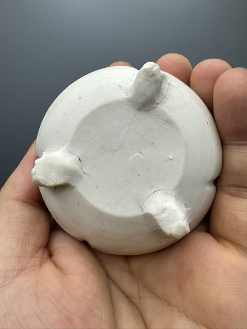 古玩陶瓷唐邢窯三足貴水盂真品鑒賞圖