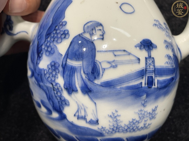 古玩陶瓷人物紋青花執(zhí)壺真品鑒賞圖