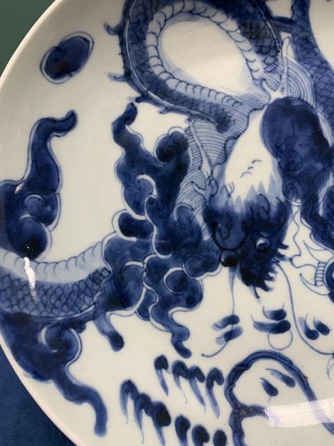 古玩陶瓷清雍正青花云龍趕珠紋盤真品鑒賞圖