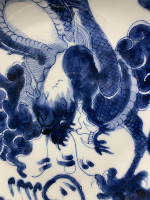 古玩陶瓷清雍正青花云龍趕珠紋盤真品鑒賞圖