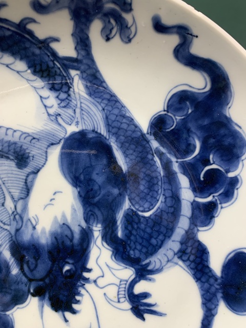 古玩陶瓷清雍正青花云龍趕珠紋盤真品鑒賞圖