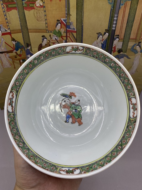 古玩陶瓷五彩仕女嬰戲圖撇口碗真品鑒賞圖