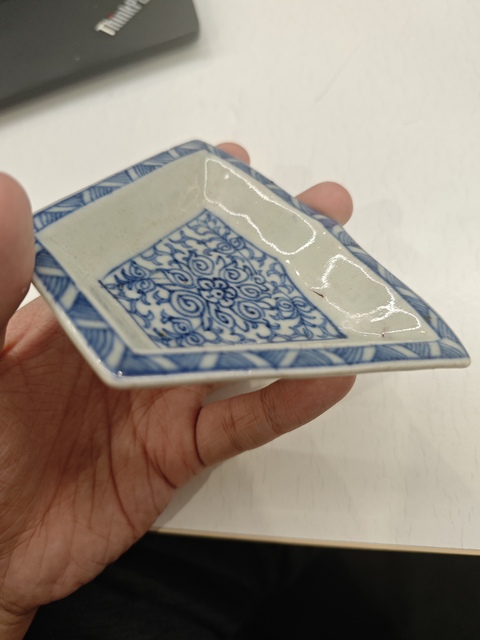 古玩陶瓷清中期淡描青花碟真品鑒賞圖
