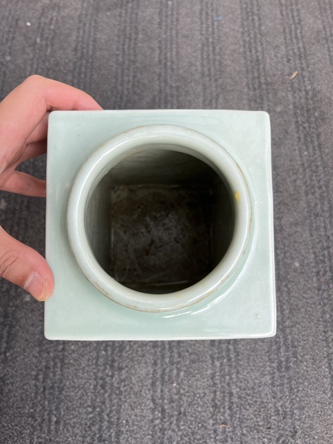 古玩陶瓷冬青釉八卦琮式瓶真品鑒賞圖