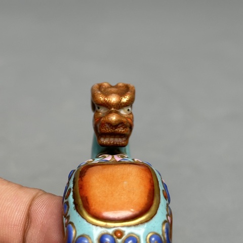 古玩陶瓷綠松石底粉彩珊瑚紅釉描金龍型帶鉤真品鑒賞圖