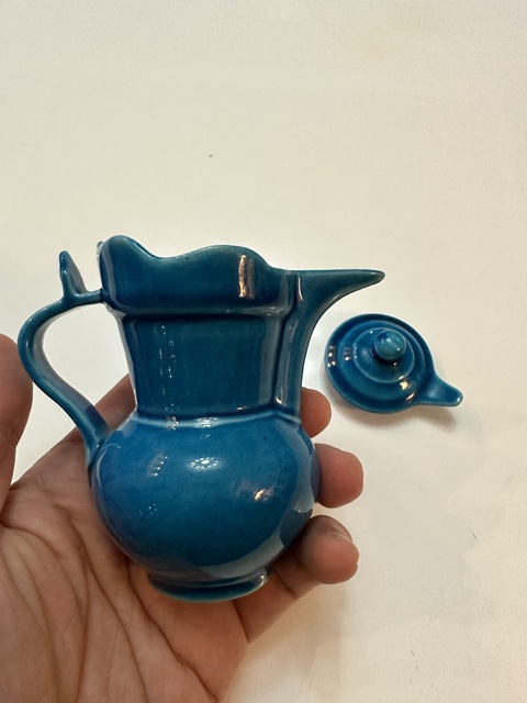 古玩陶瓷孔雀藍釉僧帽壺真品鑒賞圖