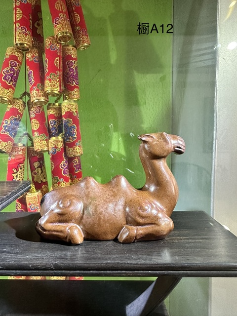 古玩陶瓷紫金釉駱駝真品鑒賞圖