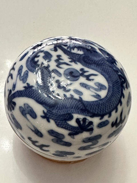 古玩陶瓷青花龍紋印盒真品鑒賞圖