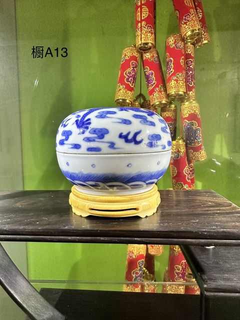 古玩陶瓷青花龍紋印盒真品鑒賞圖