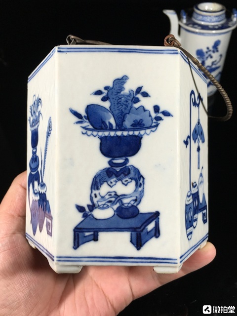 古玩陶瓷青花博古六方壺真品鑒賞圖