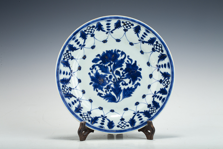 古玩陶瓷清中早·青花描金花卉紋折沿盤真品鑒賞圖