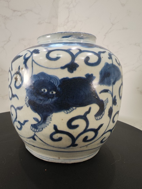 古玩陶瓷花間獅子紋青花罐真品鑒賞圖
