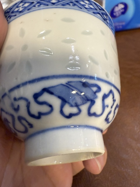 古玩陶瓷青花八寶紋玲瓏瓷杯真品鑒賞圖