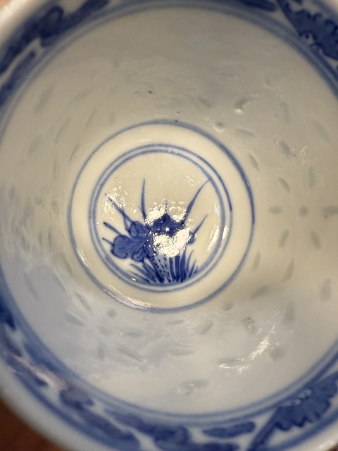 古玩陶瓷青花八寶紋玲瓏瓷杯真品鑒賞圖
