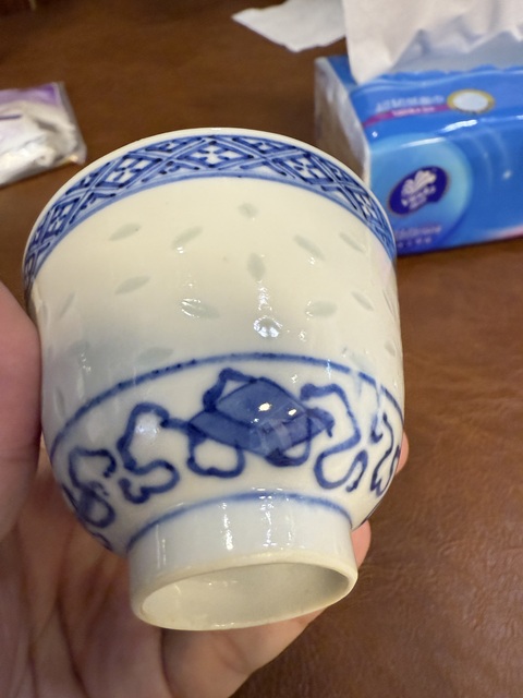 古玩陶瓷青花八寶紋玲瓏瓷杯真品鑒賞圖