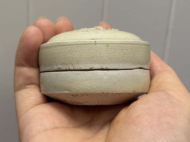 古玩陶瓷相州窯蝴蝶蓋盒真品鑒賞圖
