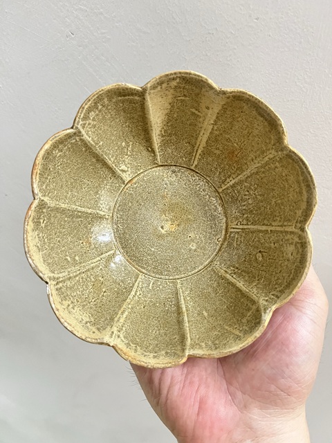 古玩陶瓷越窯系青瓷葵口碗真品鑒賞圖