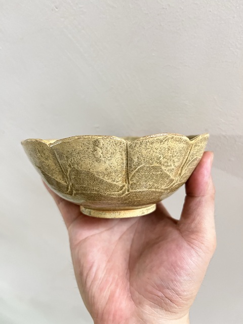古玩陶瓷越窯系青瓷葵口碗真品鑒賞圖