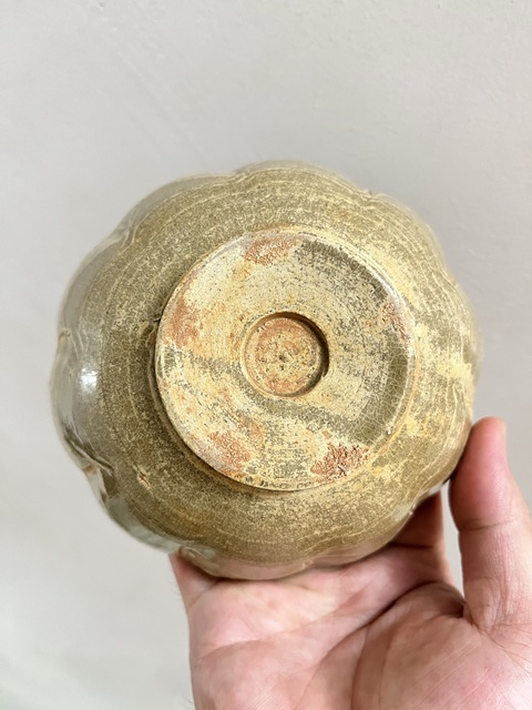 古玩陶瓷越窯系青瓷葵口碗真品鑒賞圖