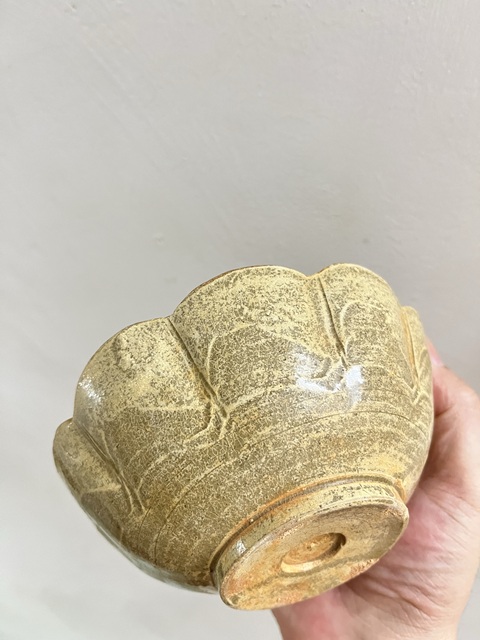 古玩陶瓷越窯系青瓷葵口碗真品鑒賞圖