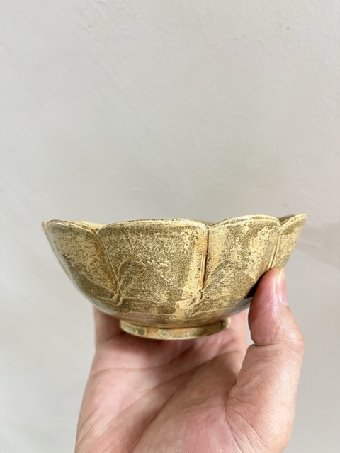 古玩陶瓷越窯系青瓷葵口碗真品鑒賞圖