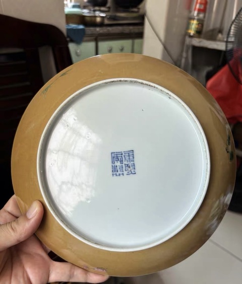 古玩陶瓷米黃釉粉彩松鶴延年圖盤真品鑒賞圖