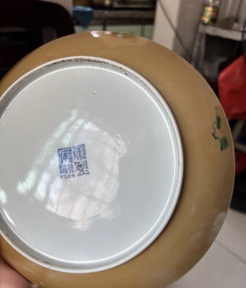 古玩陶瓷米黃釉粉彩松鶴延年圖盤真品鑒賞圖