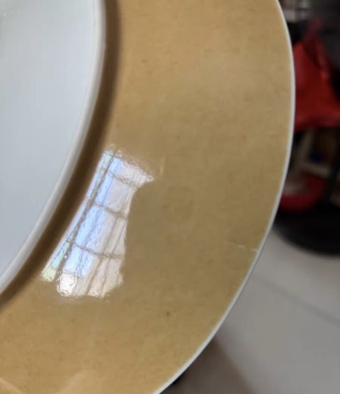 古玩陶瓷米黃釉粉彩松鶴延年圖盤真品鑒賞圖